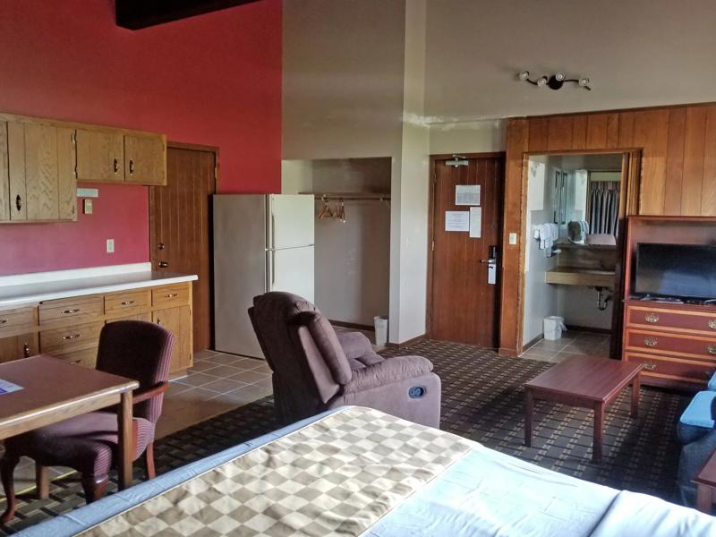 ABVI_HinckleyMN_GuestRooms_King Suite_Room - B2297CB9-B046-4542-ABFA532C2160C6E1