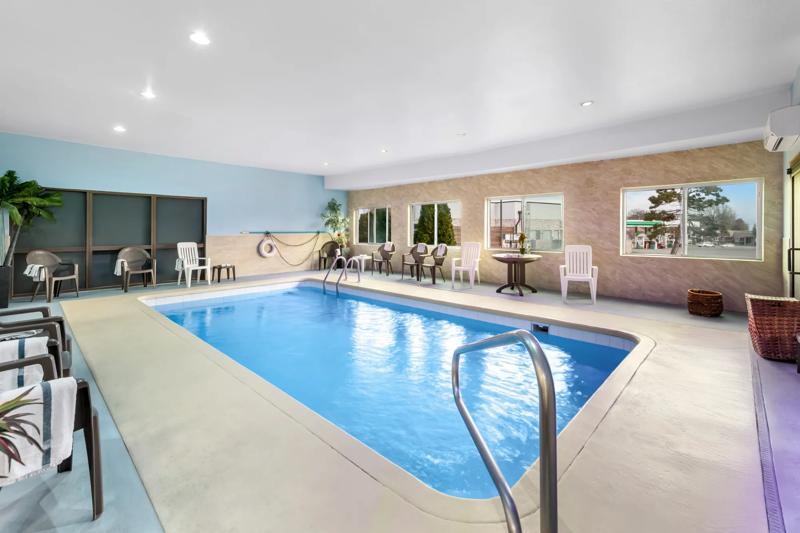RLIS_Blue Springs_Pool - B2520E5A-F6AB-4B7B-945A7949B6B7FC03
