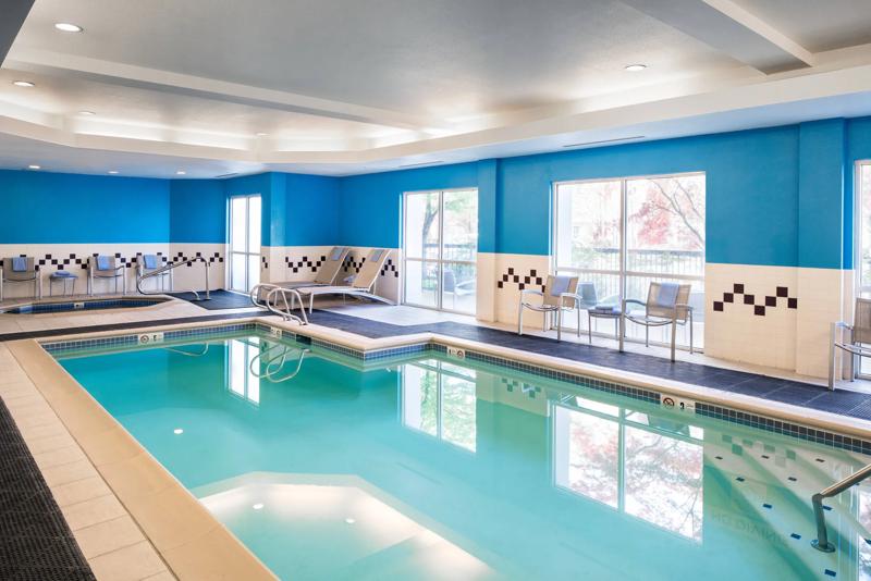 SEL_SeattleRenton_Amenity_IndoorPool - B25B66DC-AD8A-4519-8A0DA0019F7B81F3