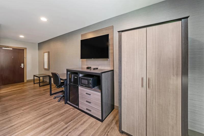 ABVI_FoxboroMA_GuestRooms_Two Queens_Room Amenities - B2CF884A-8CB1-406C-818A3916759D6B8B