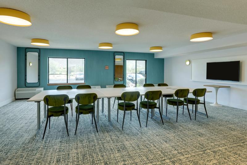 SEL_ScottsdaleMayoClinic_Meetings_Boardroom_1 - B2CFDD1E-1941-4665-A2929233AFA2772E