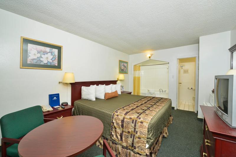 ABVI_ChicoCA_GuestRooms_Queen with Jacuzzi_Room - B33E9067-F678-4568-B90BDA4CC95DC26B