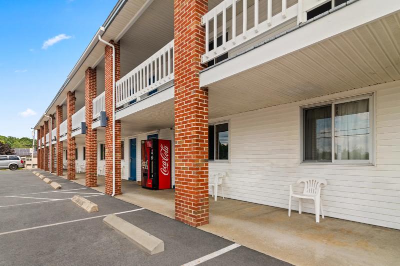 ABVI_BiddefordPortlandME_Exterior_Hallways - B3B2444D-1243-490C-B91146C956A11932