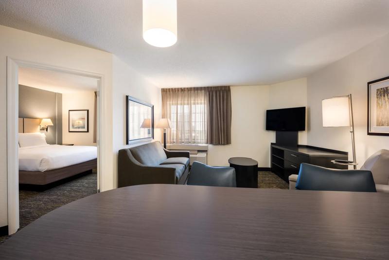SIM_Brand_GuestRooms_Suite_Living Space - B41AE0EA-4B92-4417-9F5755355E0830FE