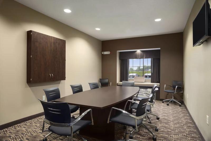 SEH_Fairmont_meeting_room_1 - B509E0B3-E1AF-4CCD-AB211E10D6038C9E
