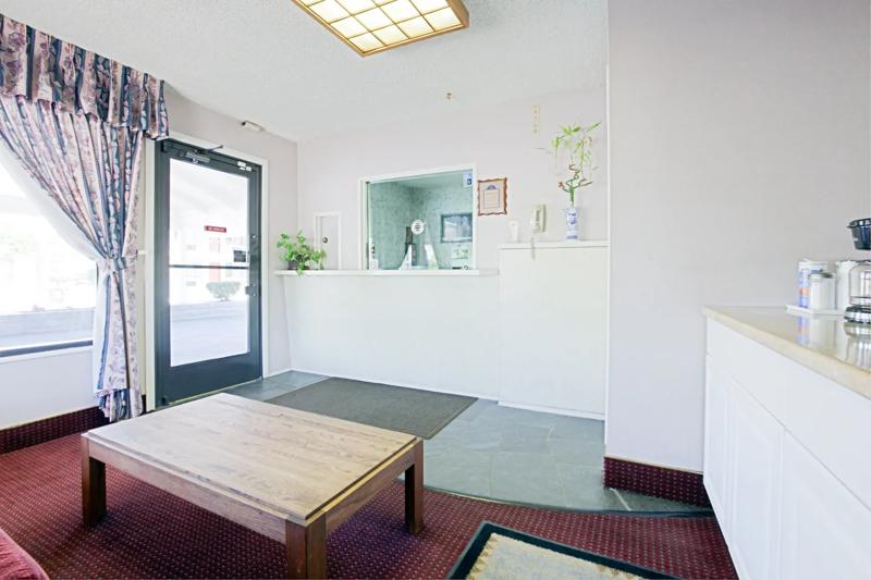 ABVI_PicoRiveraLosAngelesECA_Lobby_Front Desk - B529D6EA-ADDD-4E72-AA9BA6ED1AC7F302