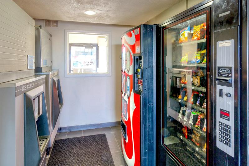 ABVI_AmarilloAirportTX_Amenities_Vending - B53129CF-1595-498C-93CA672312C5DB51