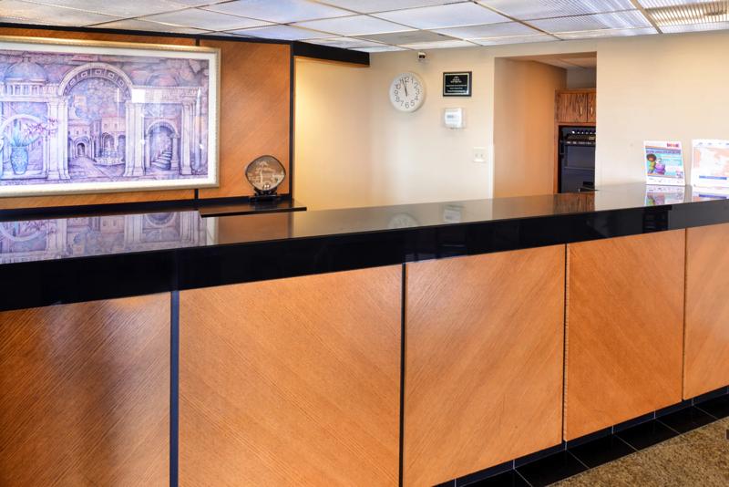 ABVI_CollinsvilleStLouisIL_Lobby_Front Desk_Zoomed - B5C7D261-D54B-41EB-B4FF1DBE45B51200