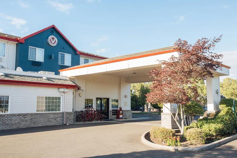 RLIS_McMinnville_Exterior - B5F87F0E-8E89-4F21-827D6B7FBDB94693
