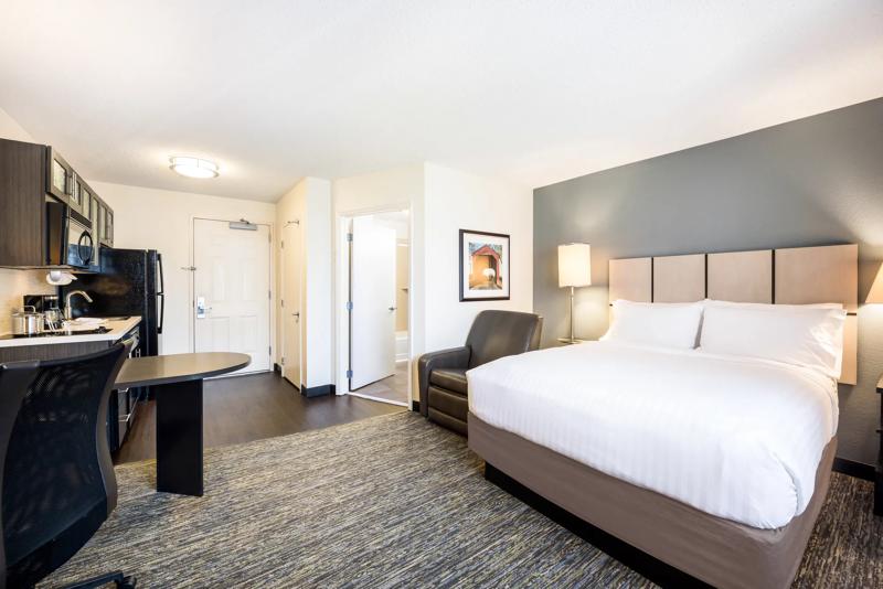 SIM_DallasGalleria_GuestRooms_Studio_Bedroom - B6D80FC2-8390-429F-80D90582D202AB81