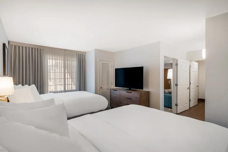 SES_Brand_DenverSouth-ParkMeadows_GuestRoom_TwoBedroomSuite_1King2Double_2