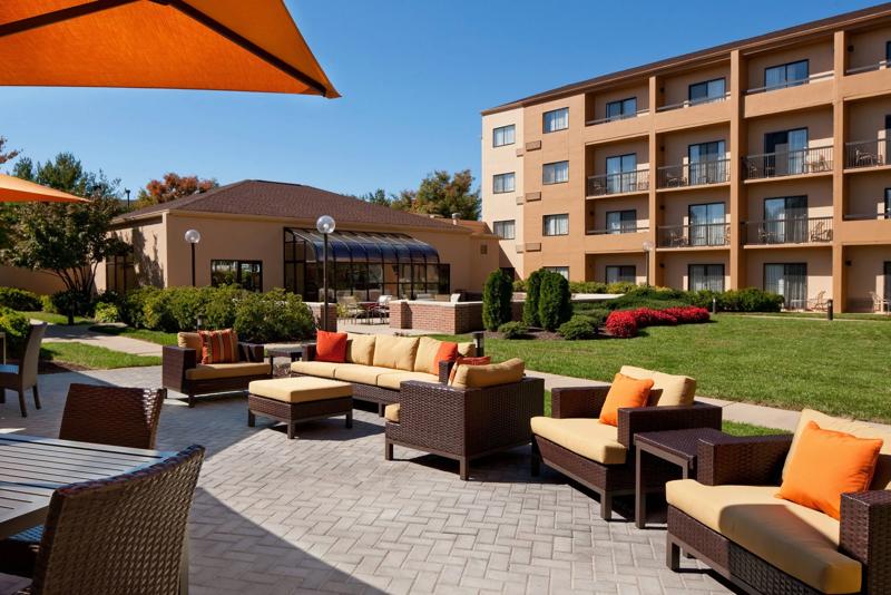 SEL_Columbia_Exterior_OutdoorPatio - B6FF8507-4098-486C-BC97A77299E23916