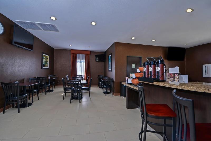 ABVI_CueroTX_Dining_Breakfast Area_Seating - B7591644-8CFB-4F02-80CDECE790CAB87C