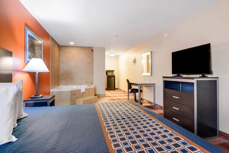 ABVI_MabletonAtlantaGA_GuestRooms_King with Jacuzzi_Room - B7C05E8A-E514-4062-BEE81C2DB4EFAC1A
