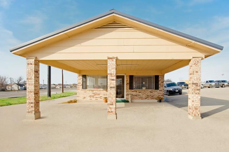 ABVI_GainesvilleTX_Exterior_Entrance - B8D8DA80-F63C-4FB8-B25879E771A15534