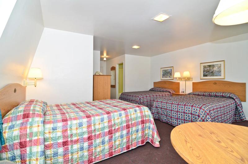 ABVI_ChillicotheOH_GuestRooms_Two Doubles One Full_Room - B8EFA280-99CB-401C-A4CE297142A89C9C