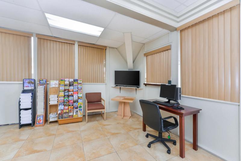 ABVI_SarasotaDowntownFL_Lobby_Seating - B8FDB2C4-C63E-453B-B69439AA09AEB93E