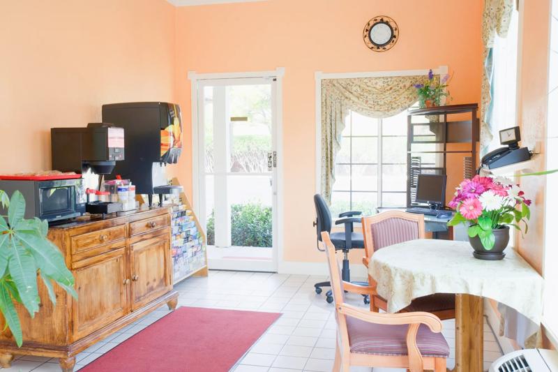 ABVI_MilpitasSiliconValleyCA_Dining_Breakfast Area_Coffee and Drinks - B960EF9C-66FD-476D-AC87B3D905548875