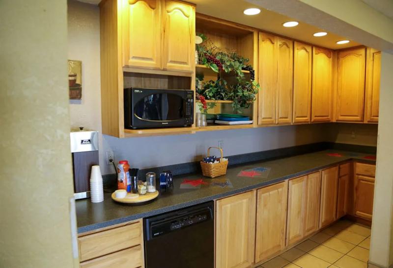 ABVI_BlufftonIN_Dining_Breakfast Area - B98D36AE-C7D4-456E-B3B7EF899E4F5F05