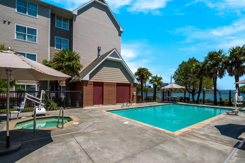 SES_SanFranciscoAirportOysterPoint_Amenity_OutdoorPool_1 - BA5A0F7A-1122-420C-8C7395850D207C97