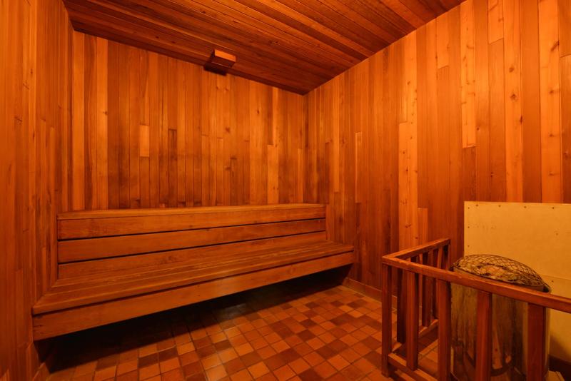 CBVIS_Vernon_BC0025_Sauna - BC04D26E-B438-402E-B039823D1A700BFD