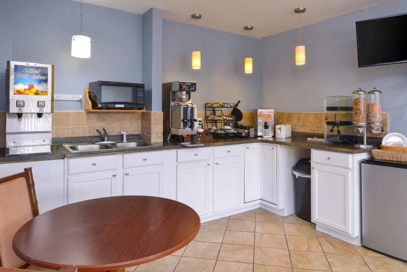 ABVI_BransonStripMO_Dining_Breakfast Area_Buffet - BC7DC57D-240B-4307-81A861512F3A6DFB