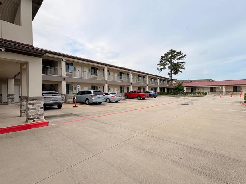 ABVI_HoustonVeteransMemorialTX_Exterior_Parking - BE7261D6-2AD0-4BF5-91714B1B5F2CFB2C