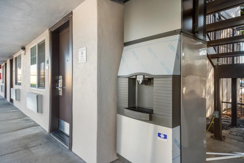 ABVI_SantaRosaCA_Amenities_Ice Machine - BEC5FFE0-D9F3-47DD-899AAE2F2F4AF31F