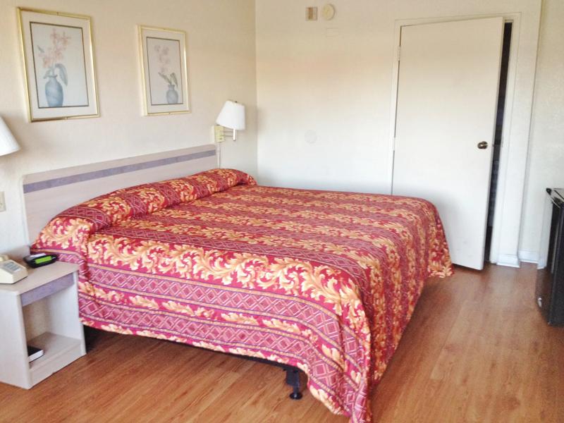 ABVI_TuckerGA_GuestRooms_King_Room - BECD272C-1A0D-42C0-8CA6CB6D86C9B726