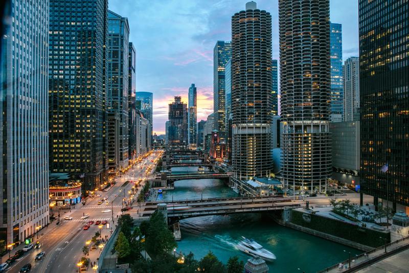 TRS_ChicagoDowntown_GuestRooms_Views_River View - BECDEEF3-F5AB-4D7D-B36D4A863CCDB4D5