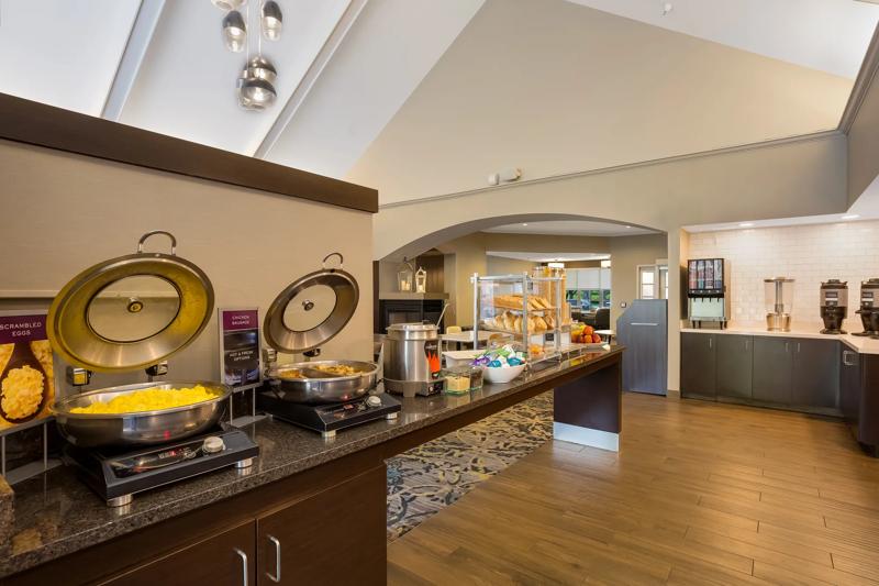 SES_ParsippanyMorrisPlains_Dining_BreakfastArea_1 - BF59D8E2-81BE-48D4-B17ADBE4F27ED2D8