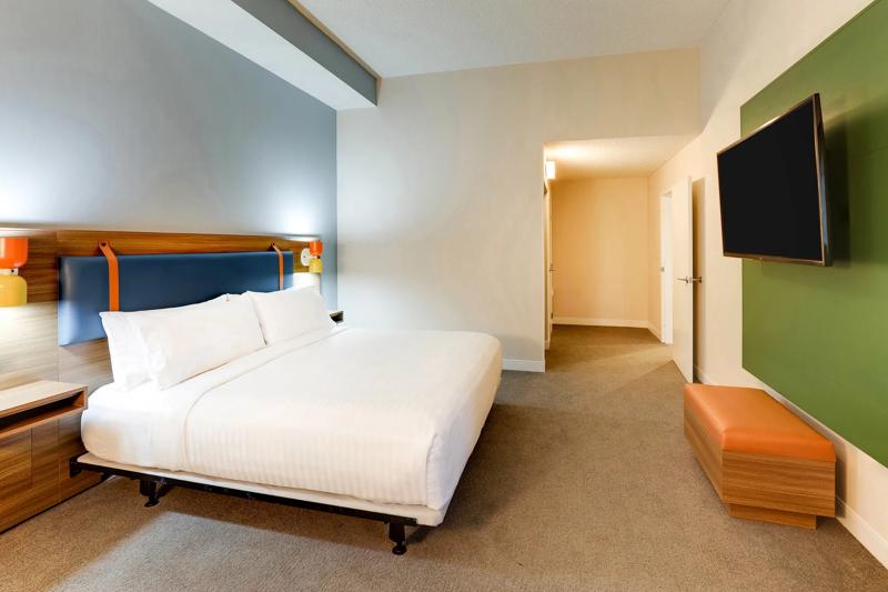SEL_SanFranciscoAirportOysterPoint_GuestRoom_OneBedroomSuite_ADAKing_4 - C0BB9E5D-D1C8-4FA2-9E746B8279EBC827