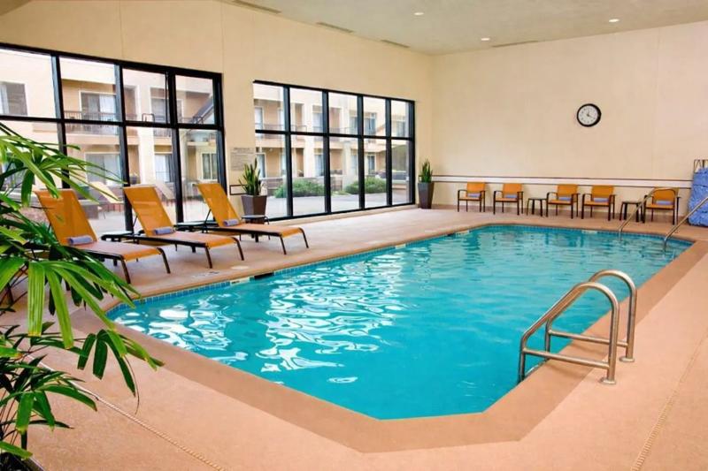 SEL_SeattleBellevueRedmond_IndoorPool - C0EFDC54-4605-41E7-9C3E086180A15C2E