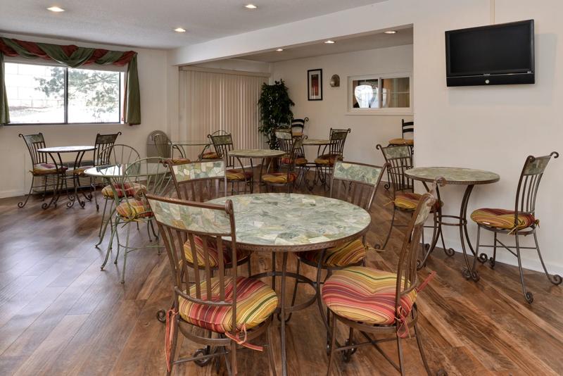 ABVI_NewPaltzNY_Dining_Breakfast Area_Tables - C144E9D0-D6CD-4053-B594EEA0B35DC430
