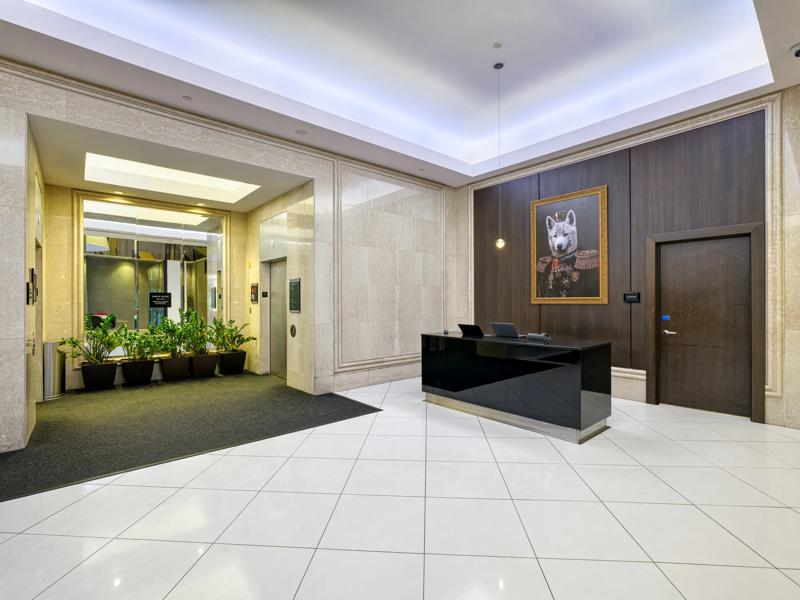 TRS_MinneapolisDowntown_Lobby_Concierge Desk and Elevators.jpg - C31F666C-D0CD-418E-863FE86805B36444
