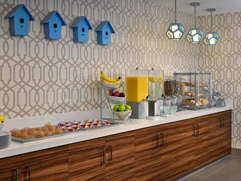 SES_Brand_BurlingtonVT_Interior_TheNest-BreakfastBuffet - C3397392-89B8-4E13-A450FFA4E3160722
