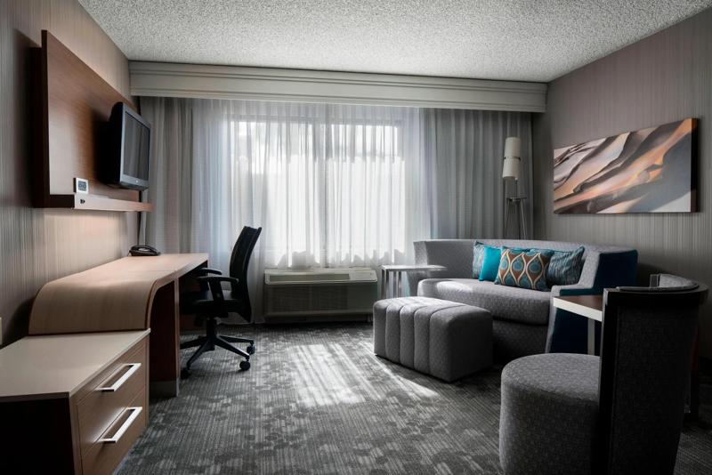 SEL_TempeDowntown_GuestRoom_Suite_LivingRoom - C3A69270-2F66-46E7-B41916380C17676D