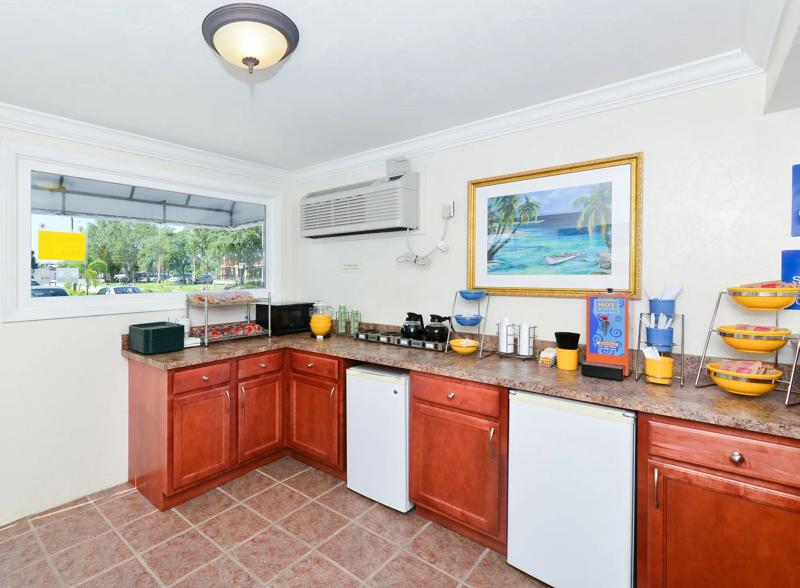 ABVI_BradentonSarasotaFL_Dining_Breakfast Area_Buffet - C3F771FC-B45C-46DE-8CC3B1F640E2D9B2