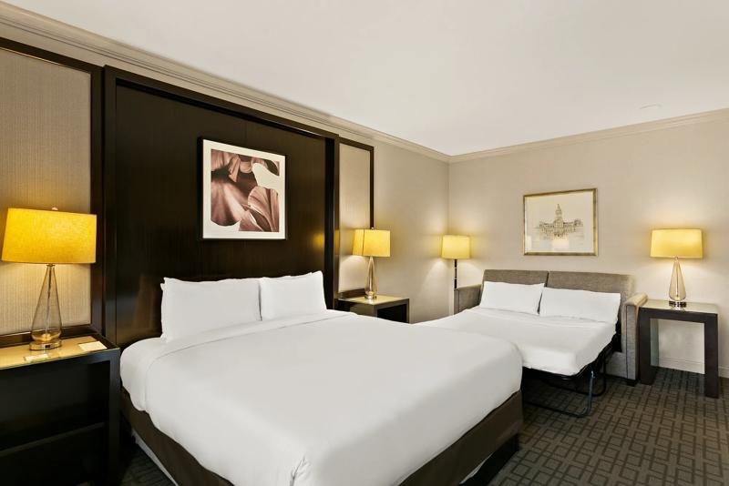TRS_HarborCourtBaltimore_GuestRooms_Regular King_Sofa Bed - C4D75255-C328-4770-AA8579FEED2123B9