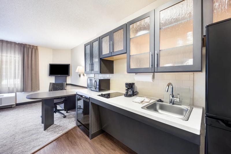 SIM_ClevelandNorthOlmsted_GuestRooms_Studio_Kitchen - C504105A-9206-447E-89588EB6C961458F