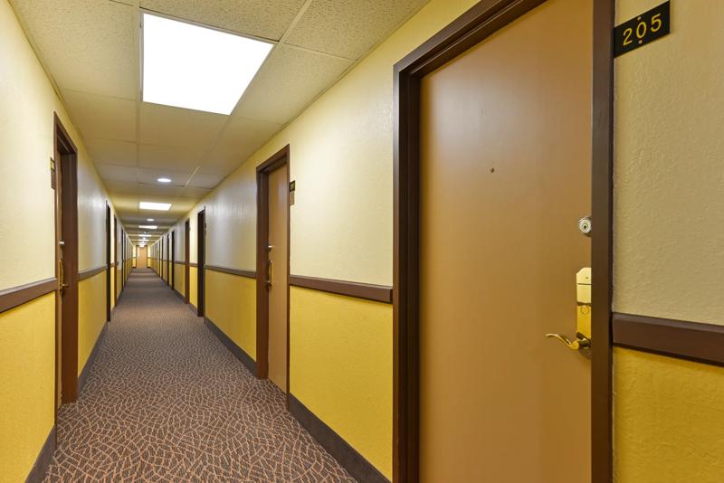 ABVI_ClearlakeIA_Hallways - C529BEC6-0B2B-4E61-8BBD243D49960070