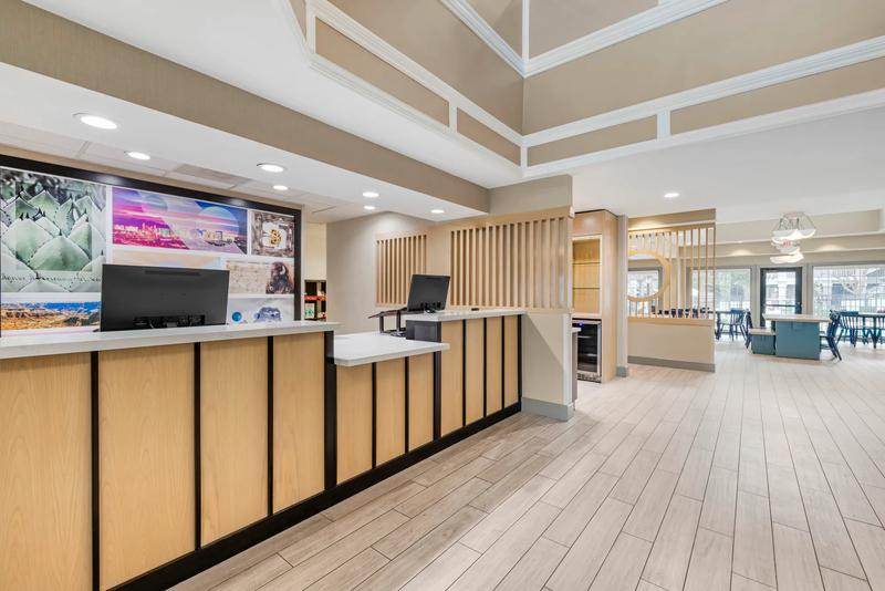 SES_TorranceRedondoBeach_Lobby-1 - C540EABE-403B-4E6A-B738347F95EA6978