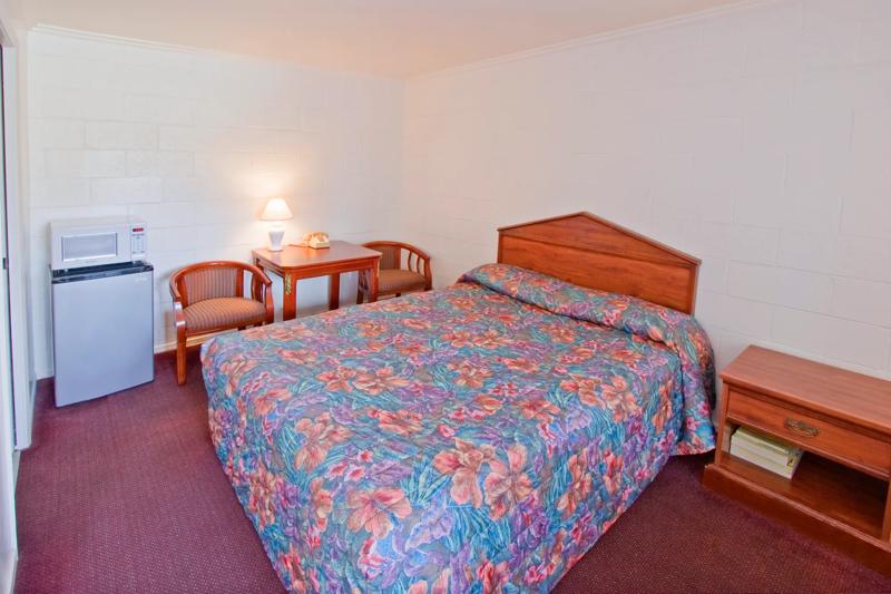 ABVI_OxnardPortHuenemeCA_GuestRooms_Queen_Bed - C58E11CE-89AA-49BA-909EE9A1D9449236