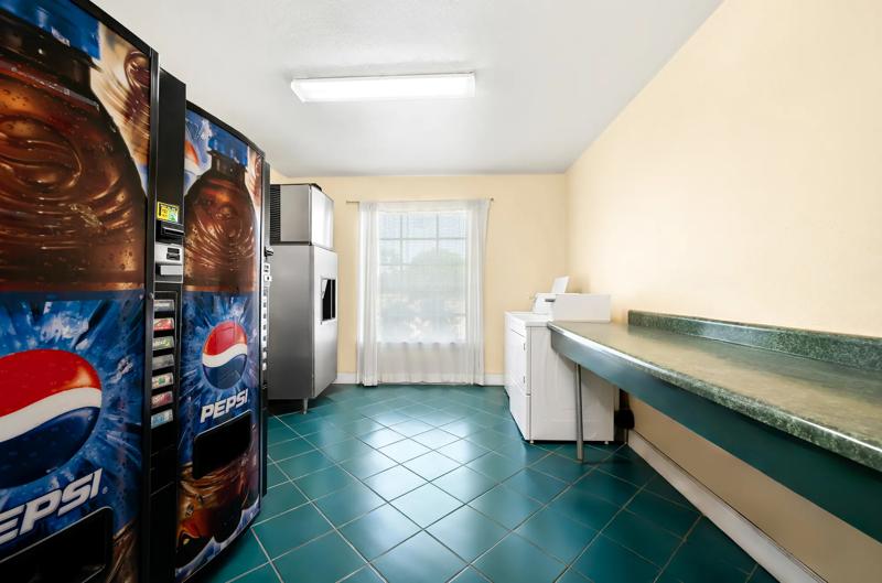 ABVI_HistoricClewistonInnFL_Amenities_Vending and Laundry - C6010C3F-B9F0-46B0-B2C1DB726F3F91C9