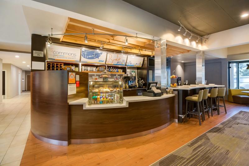 SEL_HuntingtonBeach_Dining_TheCommons_Bar - C695769B-CF16-4DC8-A92F3404B42C47B0