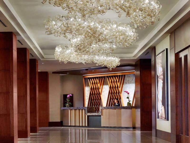TRS_HoustonGalleria_Lobby_Front Desk - C6C8625A-FA5A-4ACA-8C507AF311647B6A