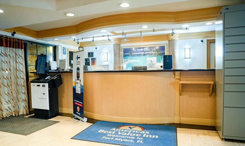 ABVI_FtMyersFL_Lobby_Front Desk - C727FA22-4B3A-4E9D-9756A1D5434B64FA