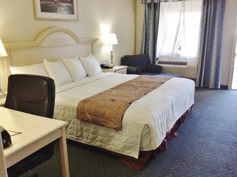 ABVI_WestColumbia_TX1924_OneKingBed1 - C72FEDFD-B1E9-4840-AB40ECB480D292EA
