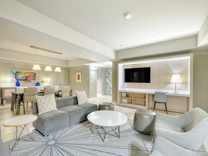 TRS_MinneapolisDowntown_GuestRooms_Luxury Suite_Living Space - C85F8C04-5950-4E8F-9E8EEDEFCA1DC606