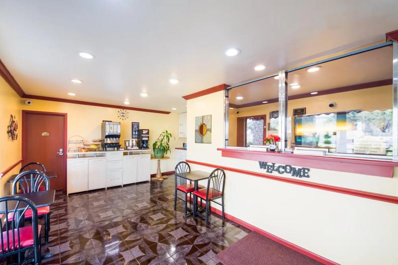 ABVI_BudaAustinSTX_Dining_Breakfast Area_Seating - C8E9AC18-C7A5-4528-AEF07F363E8917ED